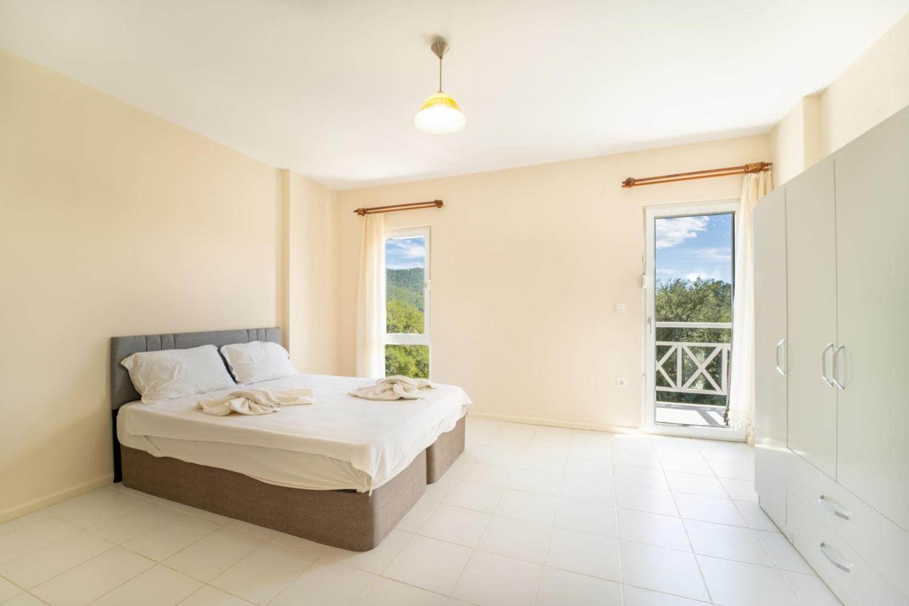 Oezel Havuzlu - Goecek Villa *