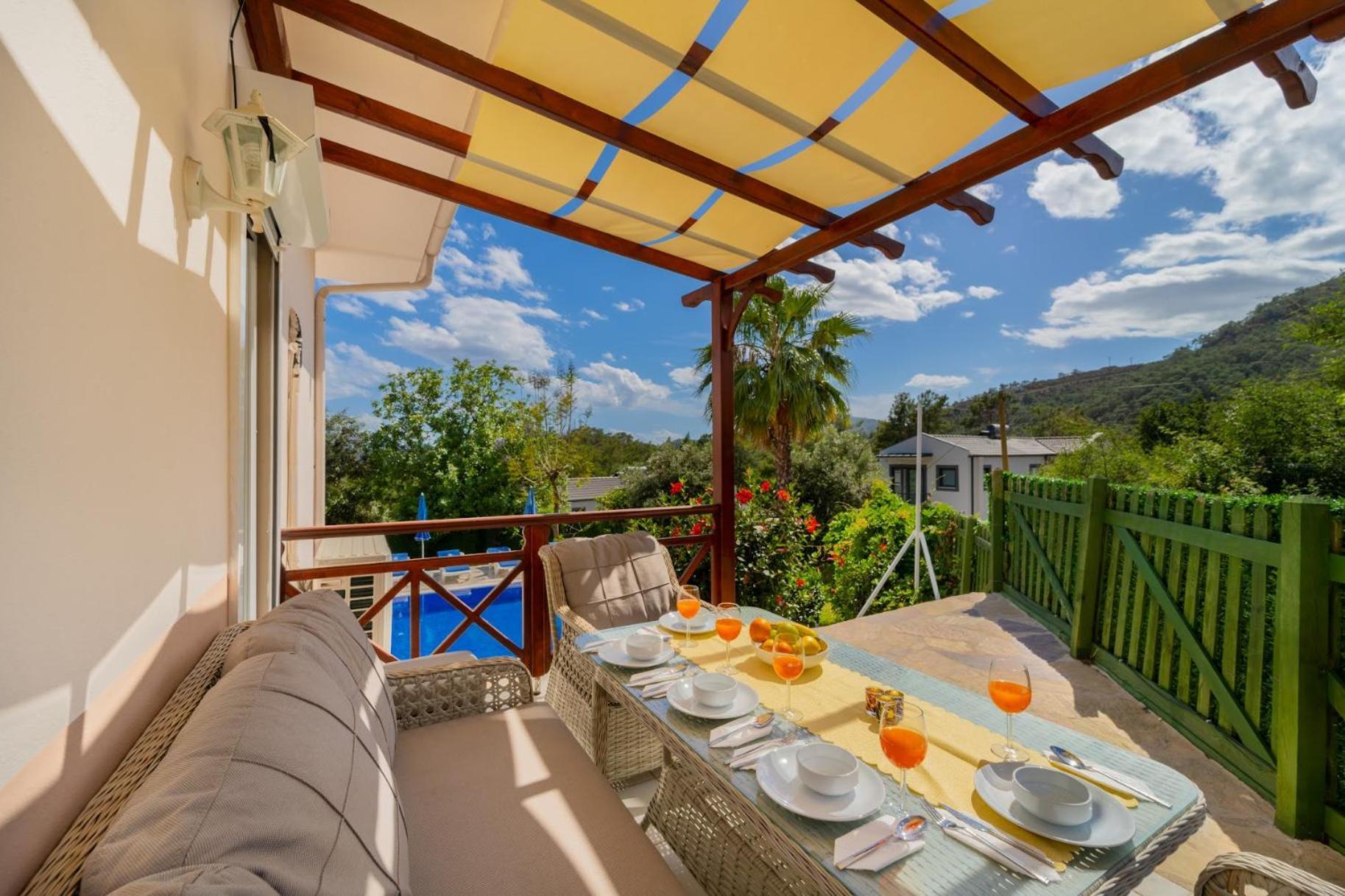 Oezel Havuzlu - Goecek Villa *
