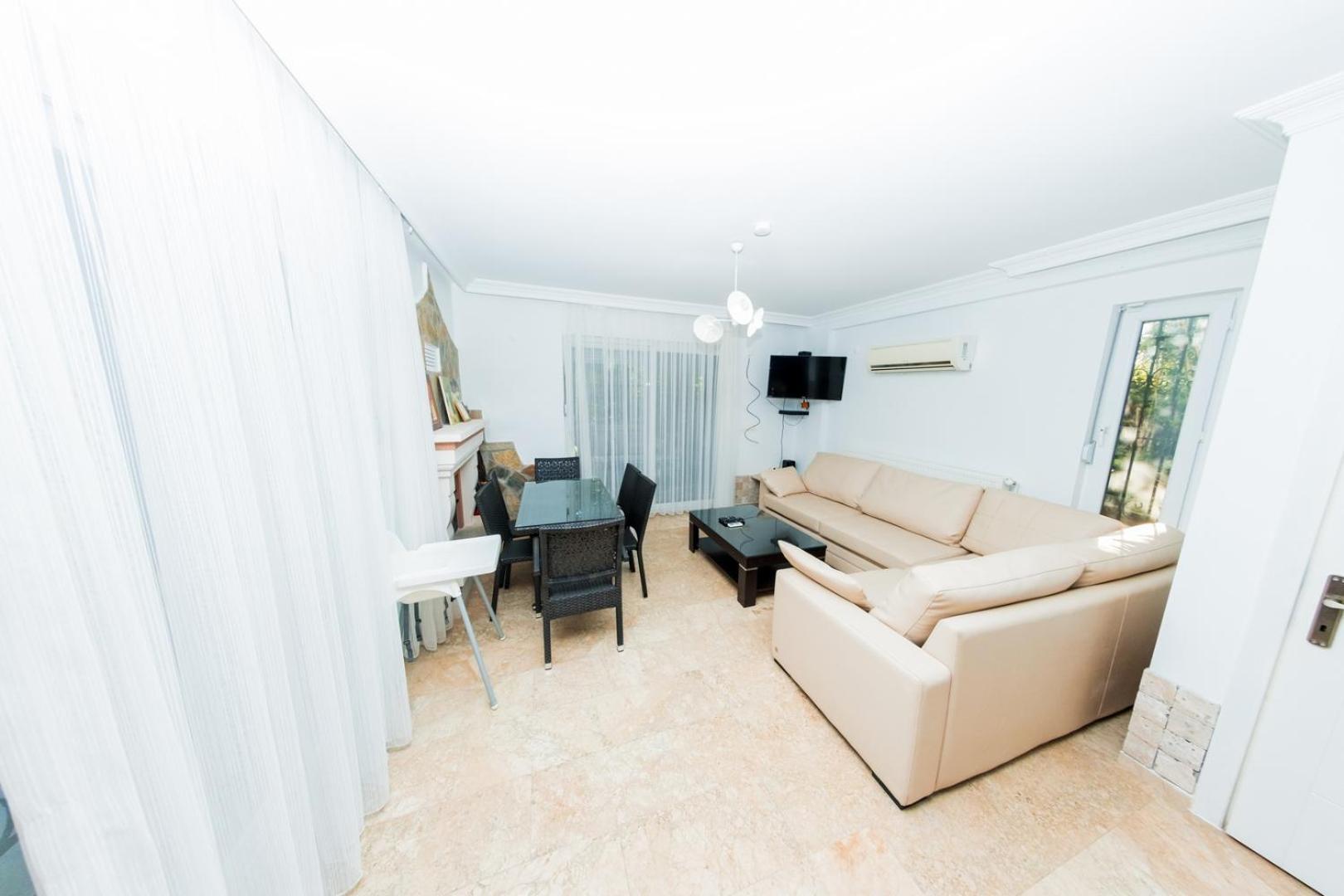 Villa Defne, Walking Distance To Beach, 4 Bedroom, Fully Private Pool Area