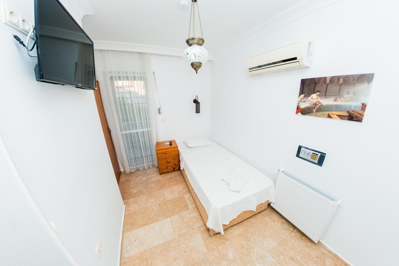 Defne, Walking Distance To Beach, 4 Bedroom, Fully Private Pool Area Fethiye