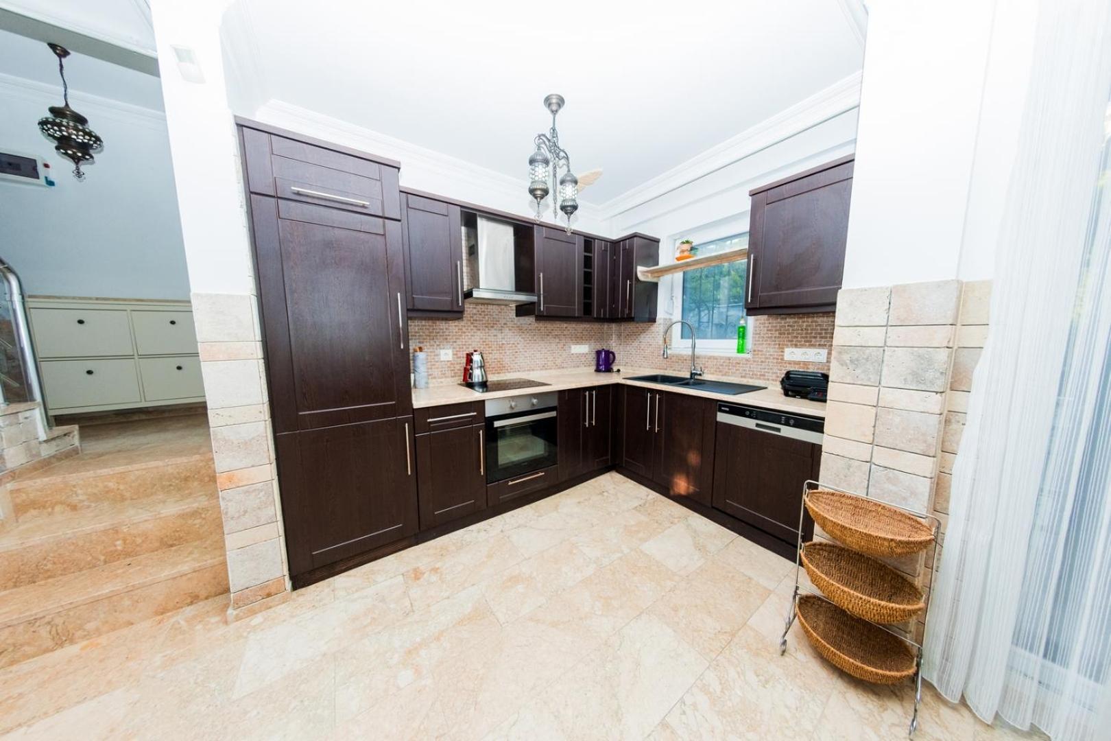 Defne, Walking Distance To Beach, 4 Bedroom, Fully Private Pool Area