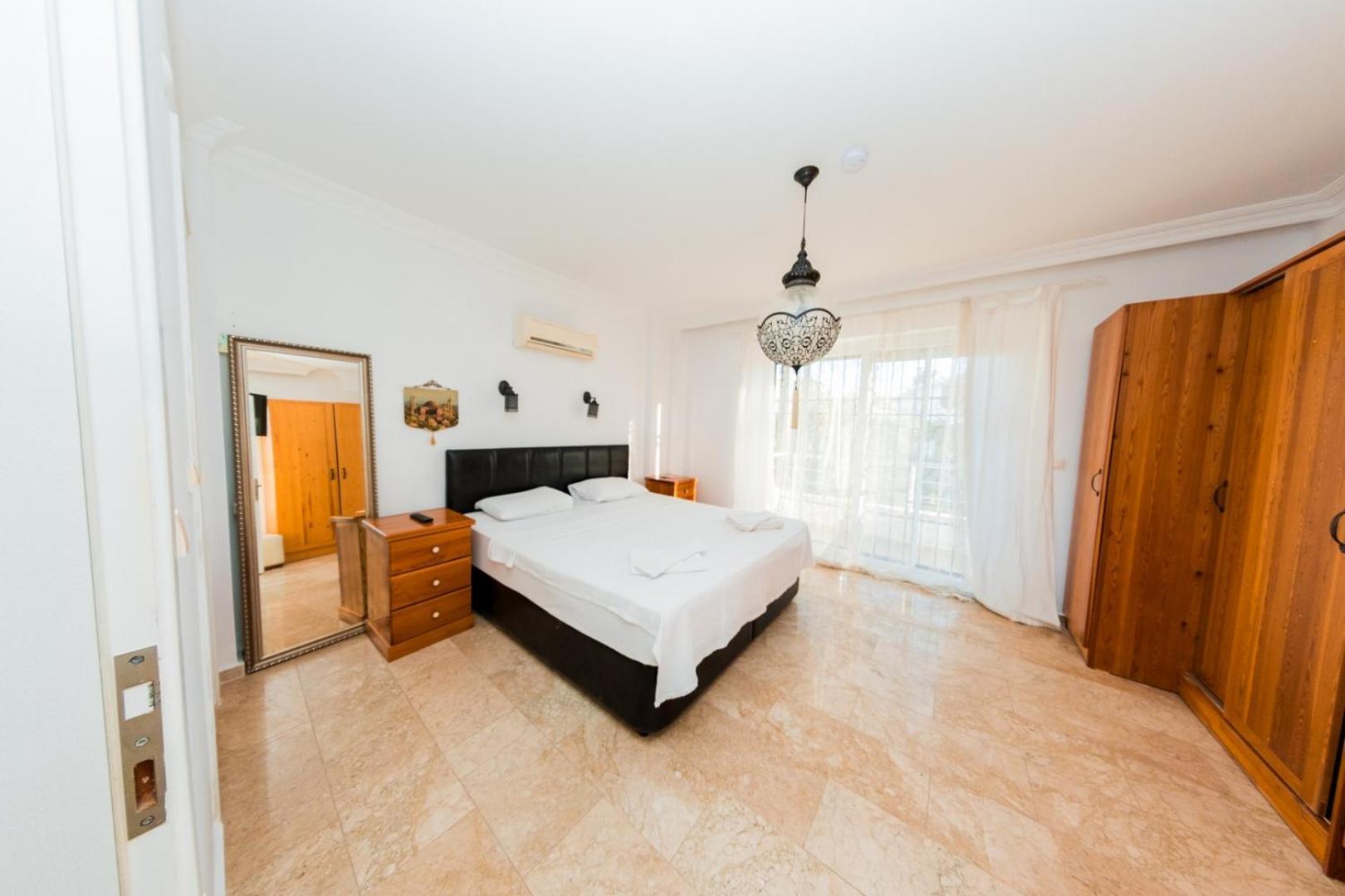 Villa Defne, Walking Distance To Beach, 4 Bedroom, Fully Private Pool Area