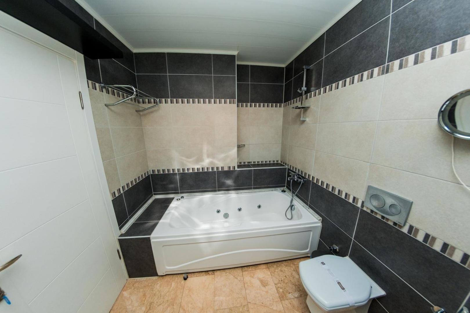 Villa Defne, Walking Distance To Beach, 4 Bedroom, Fully Private Pool Area *