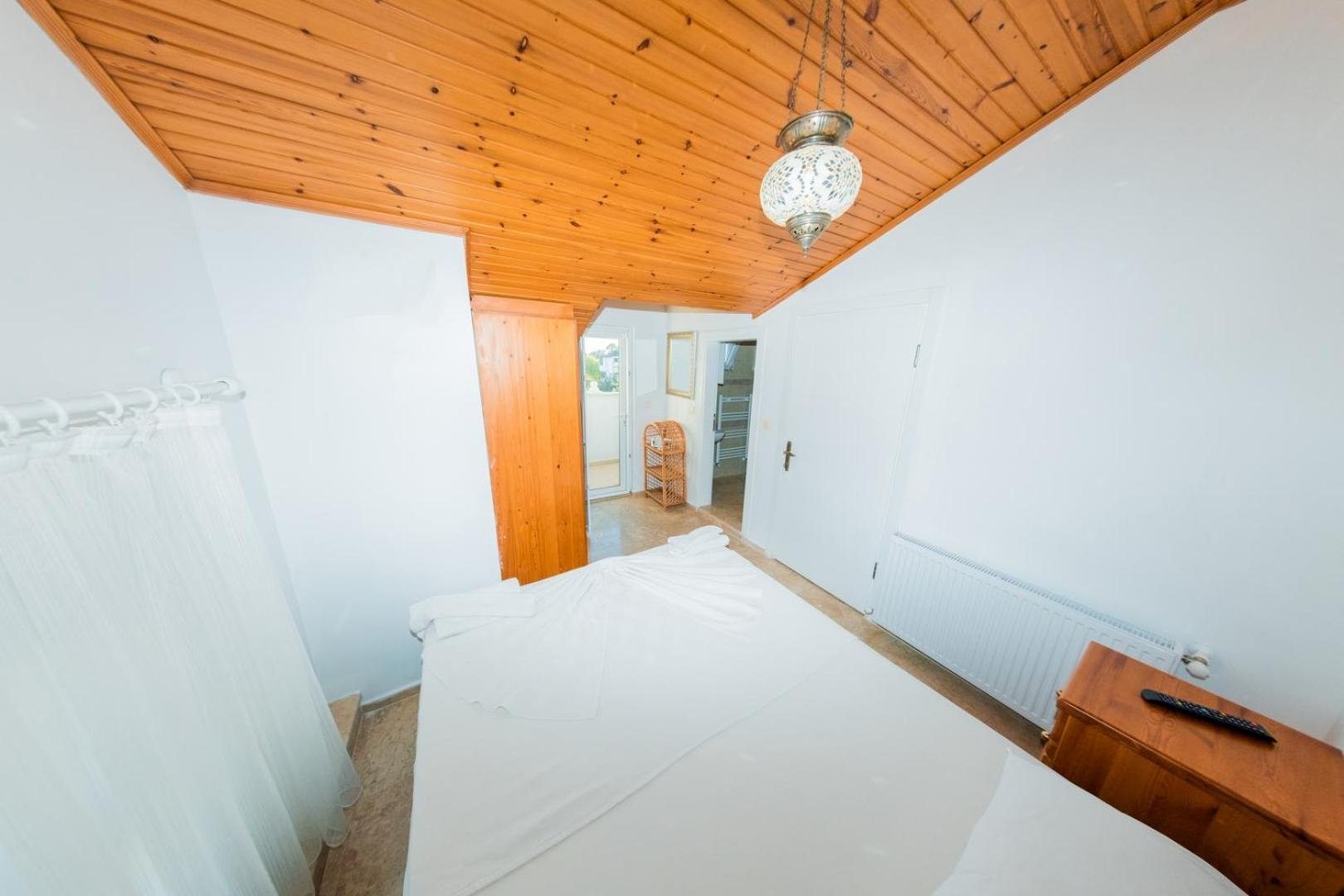 Villa Defne, Walking Distance To Beach, 4 Bedroom, Fully Private Pool Area