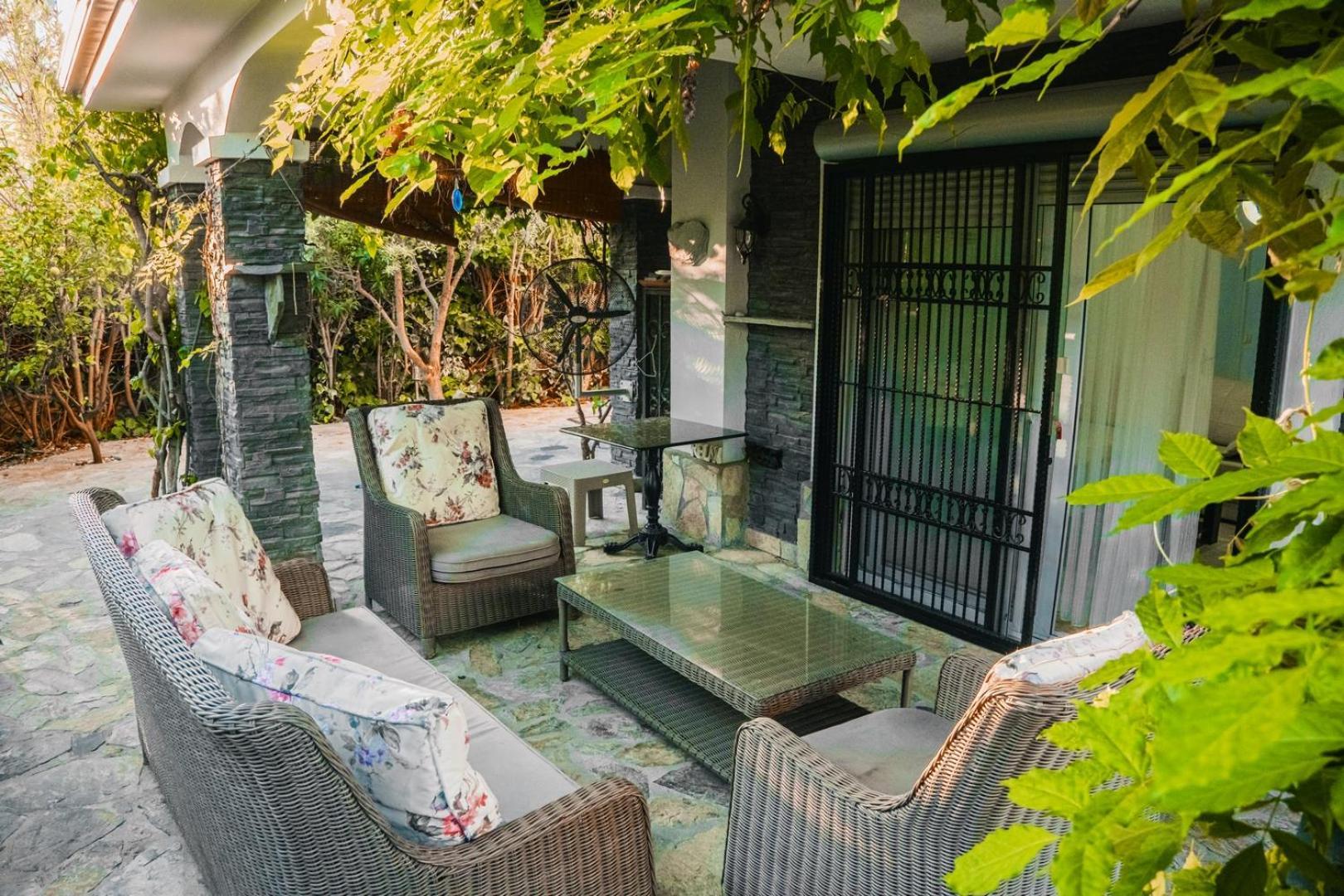 Defne, Walking Distance To Beach, 4 Bedroom, Fully Private Pool Area