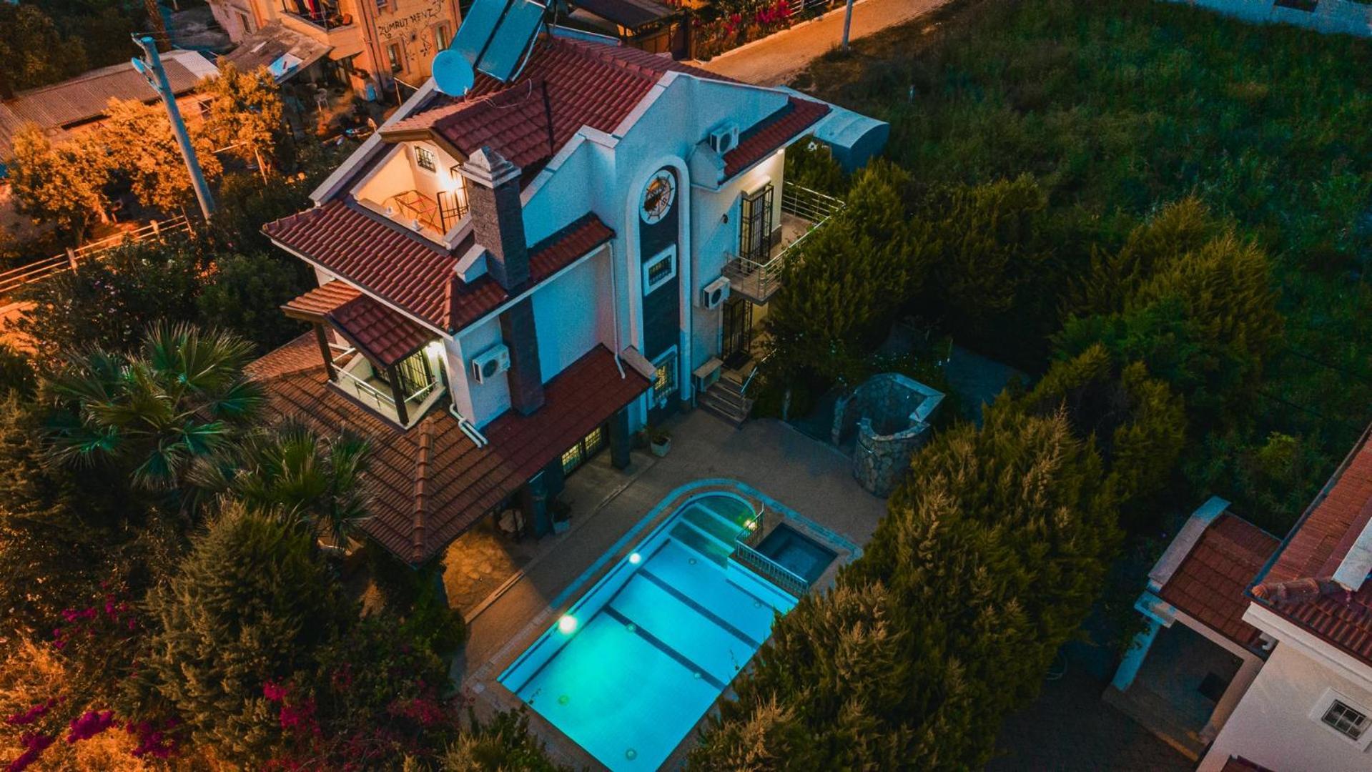 Villa Defne, Walking Distance To Beach, 4 Bedroom, Fully Private Pool Area