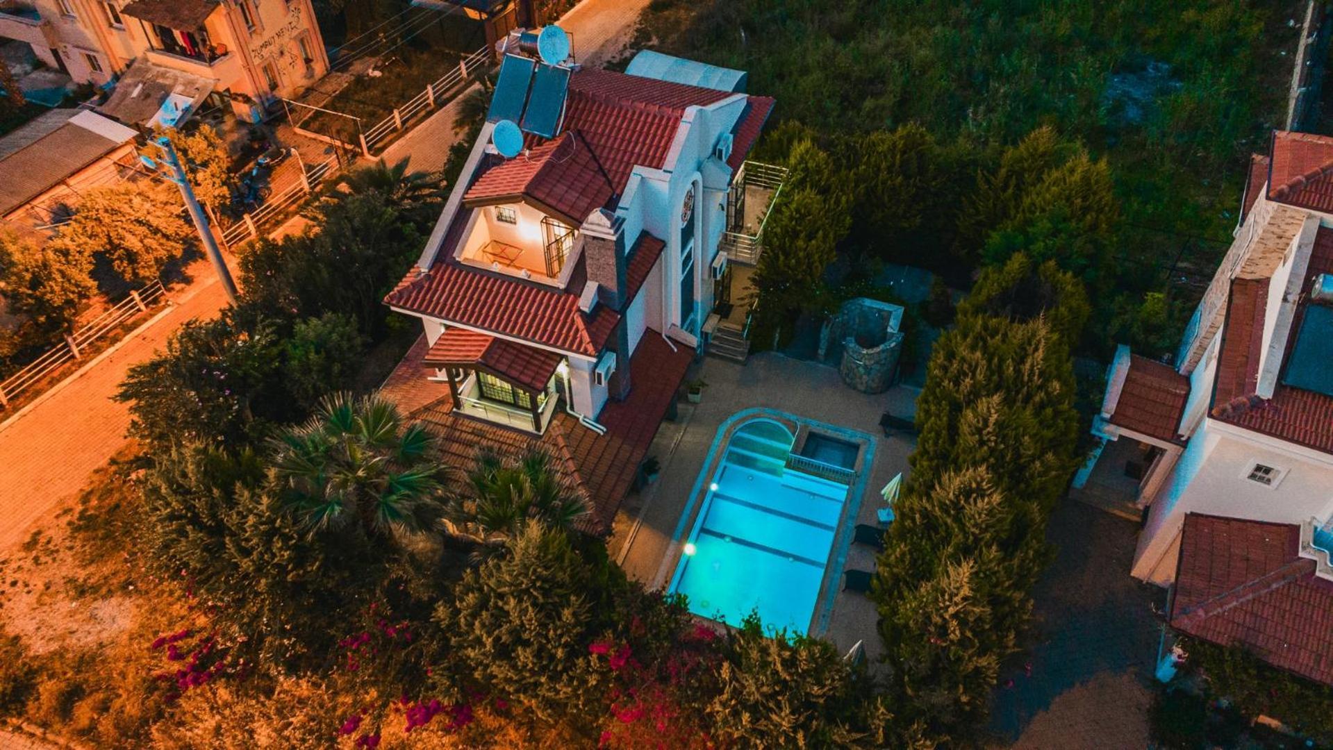 Defne, Walking Distance To Beach, 4 Bedroom, Fully Private Pool Area Villa