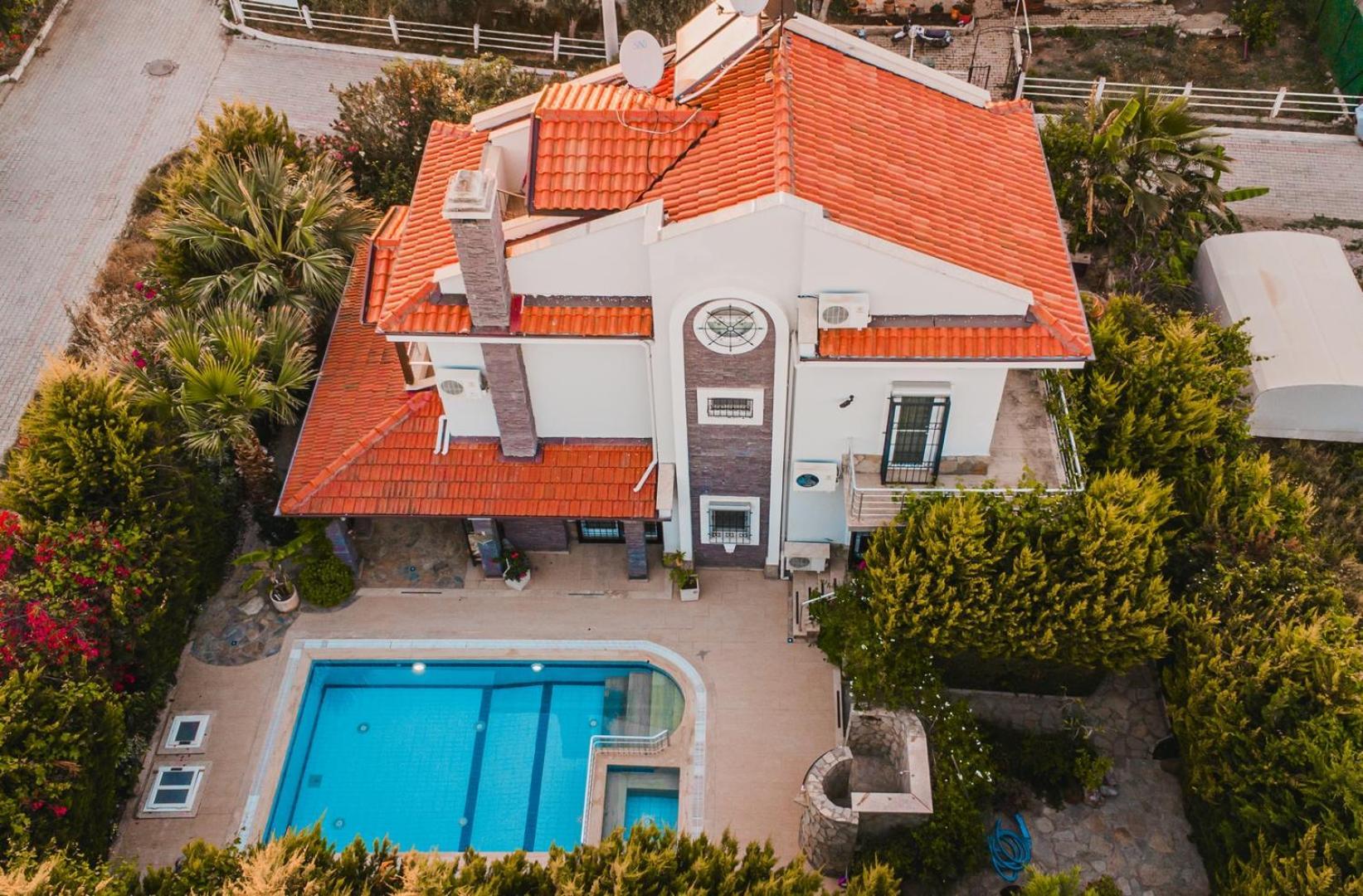 Villa Defne, Walking Distance To Beach, 4 Bedroom, Fully Private Pool Area *