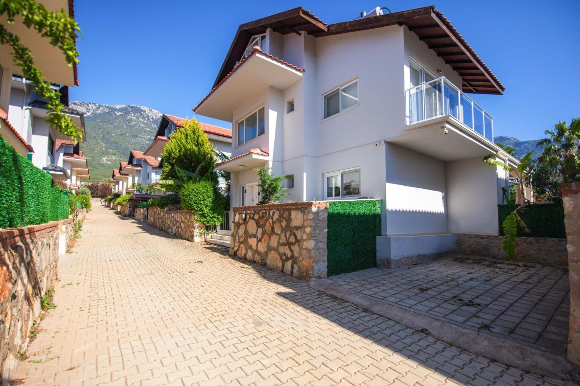 Villa Lumar Homes - Valley