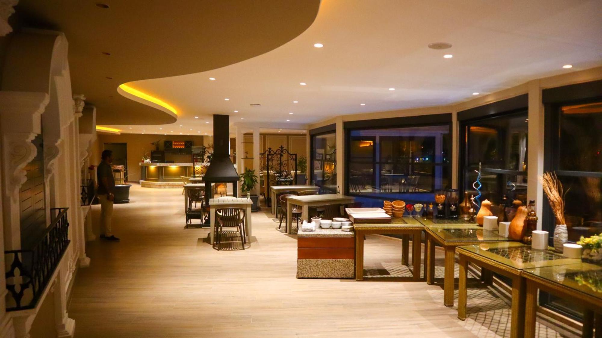 Hotel Ata Park 4*