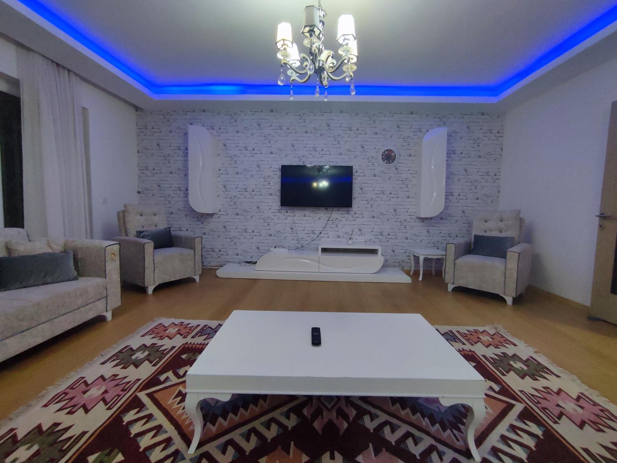 Big Oezel Villa