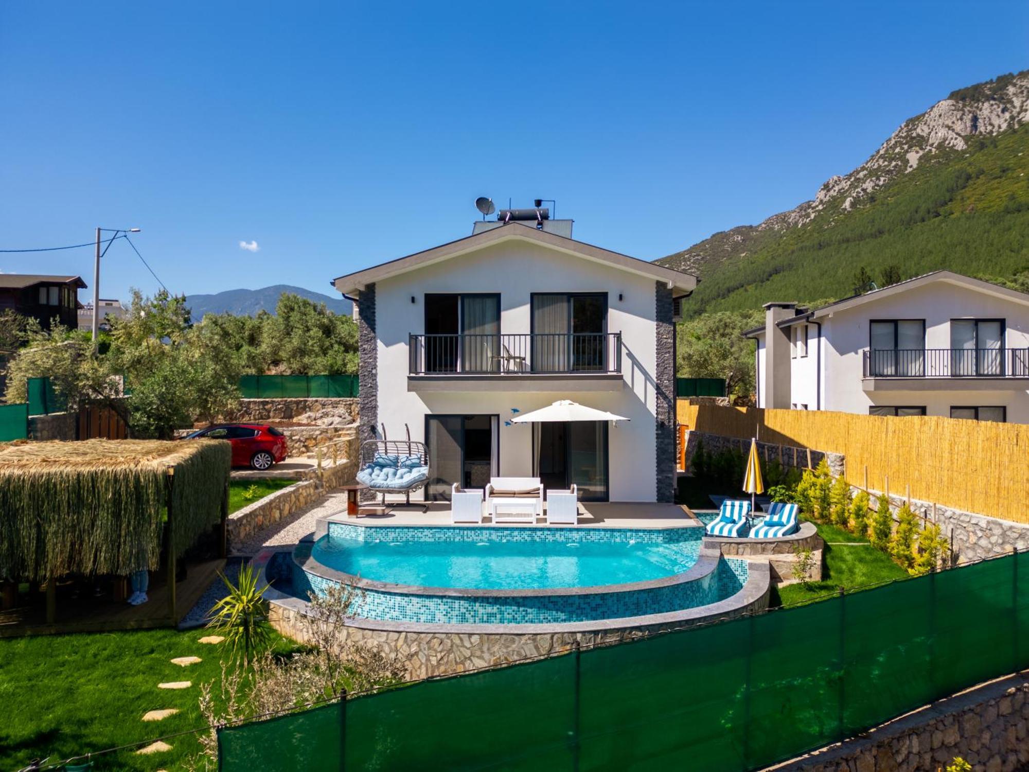 Villa Loop House - Luxury With Pool In Yesiluezuemlue