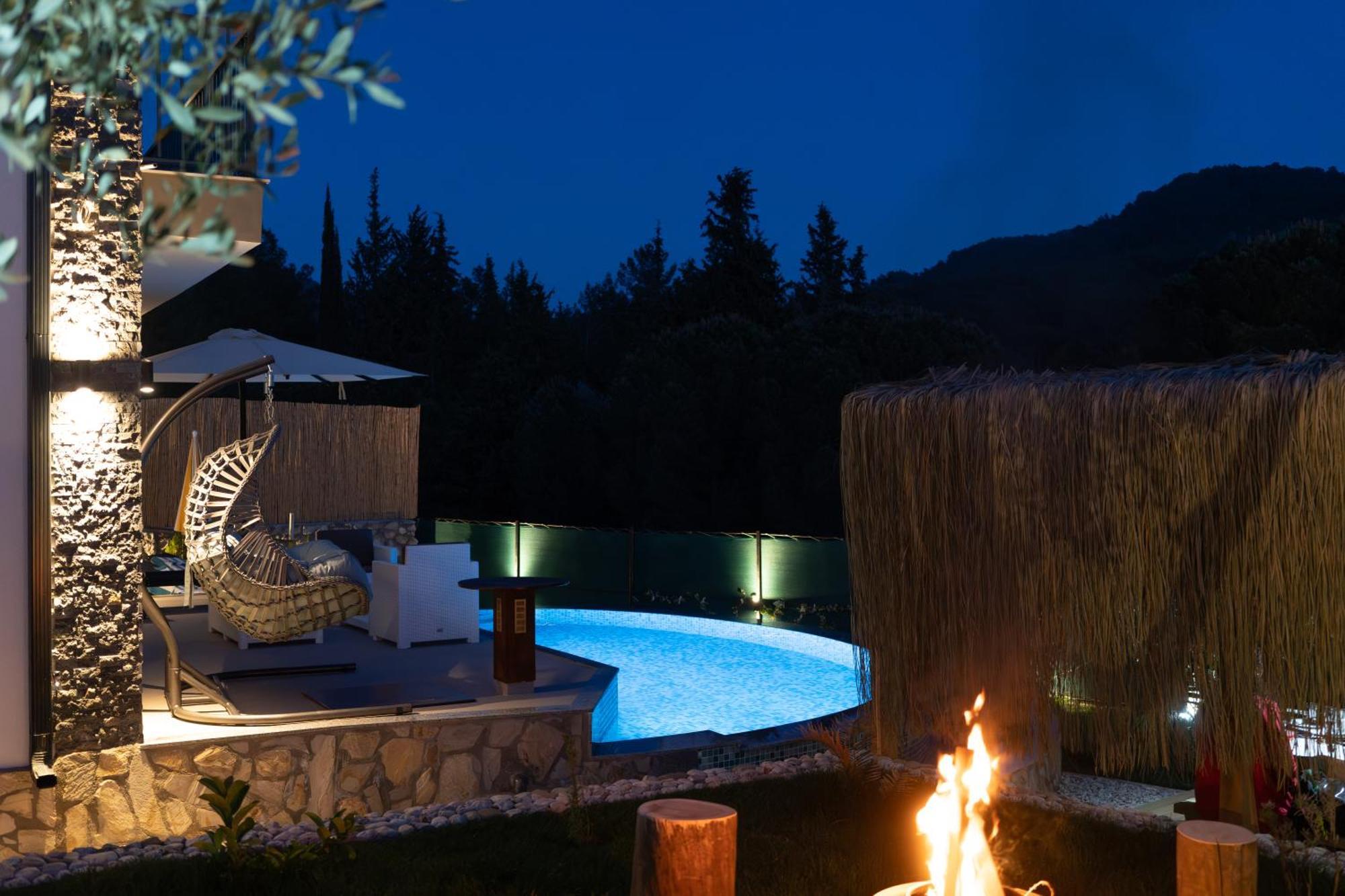 Villa Loop House - Luxury With Pool In Yesiluezuemlue *