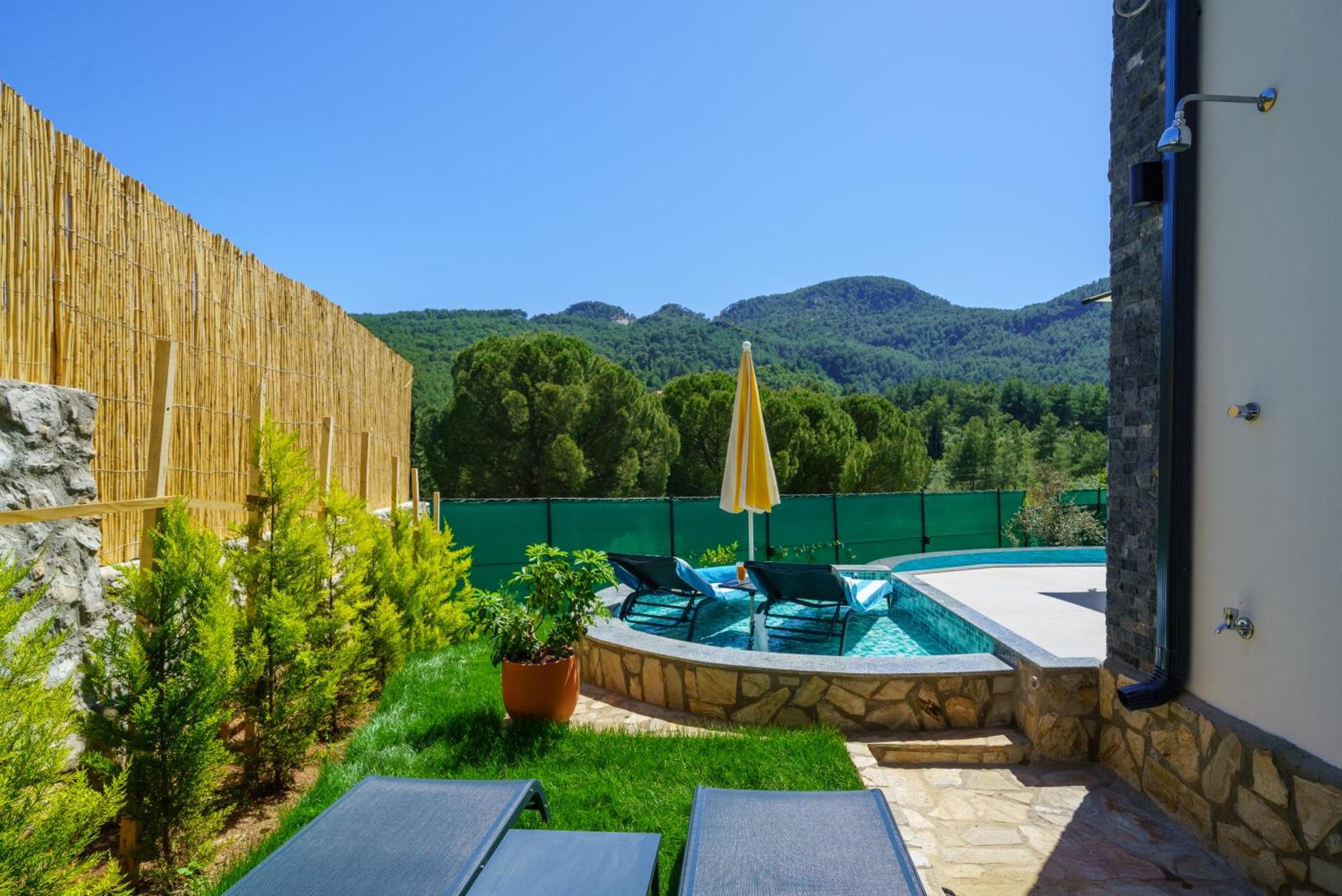 Villa Loop House - Luxury With Pool In Yesiluezuemlue