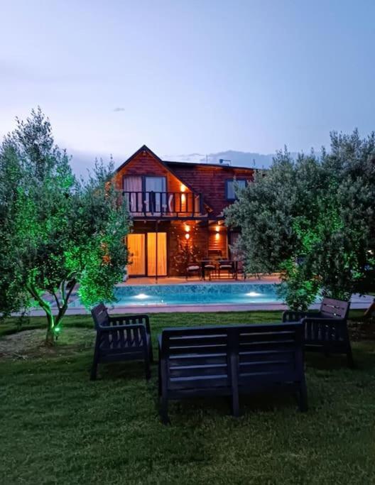 Villa Festina Lente *