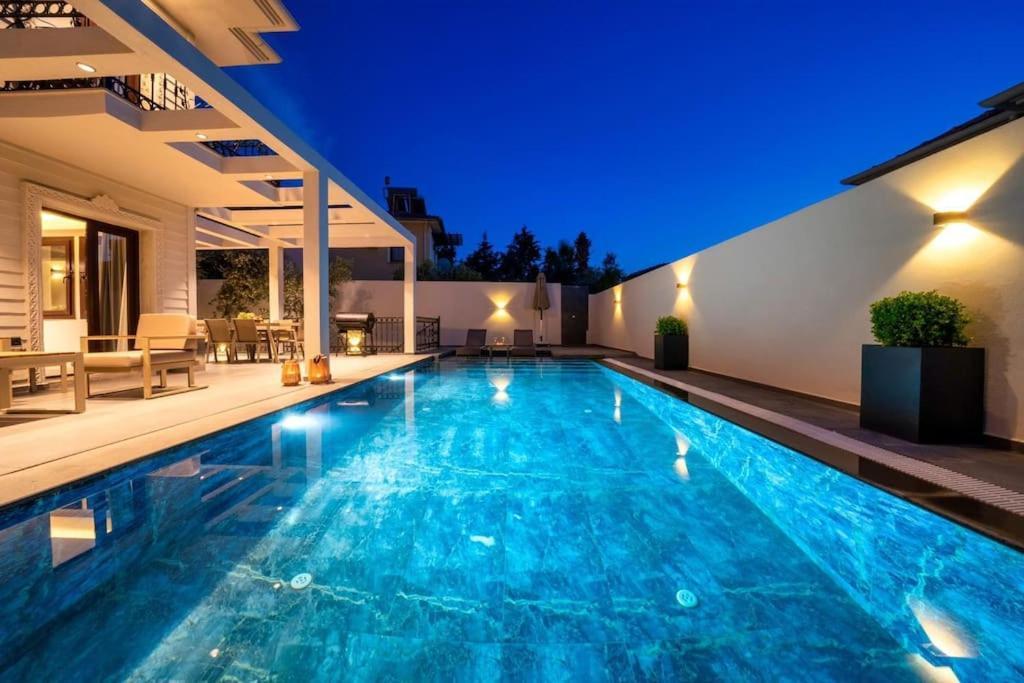 Villa Havuzlu Korunakli Oezel