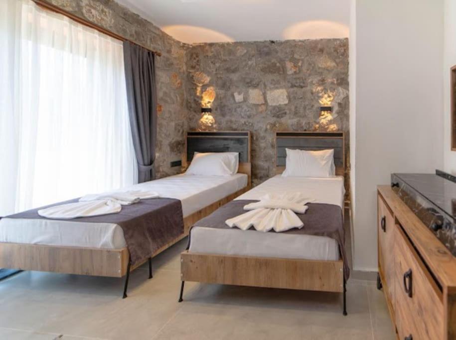 Villa Rose Stone *