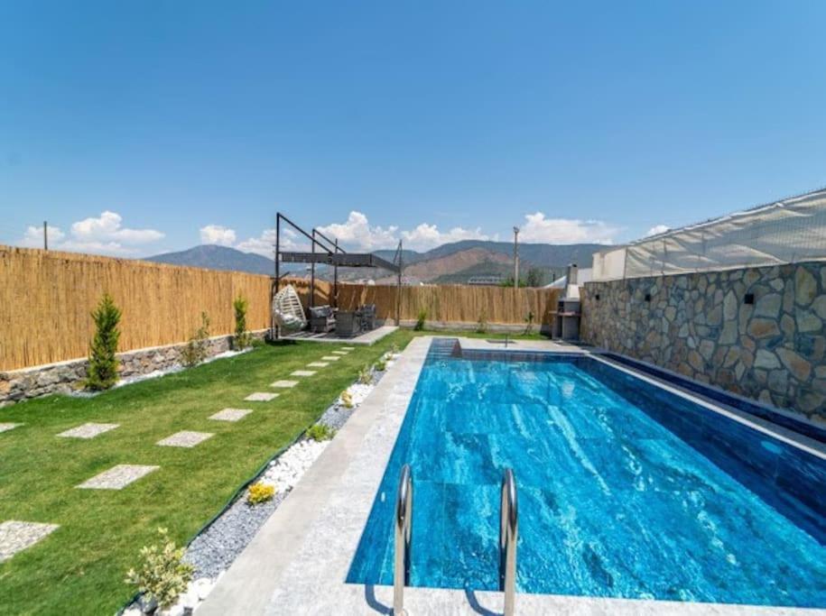 Villa Rose Stone *