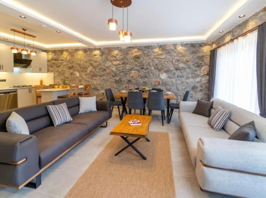 Villa Rose Stone *