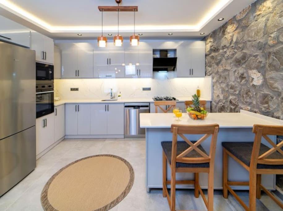 Villa Rose Stone