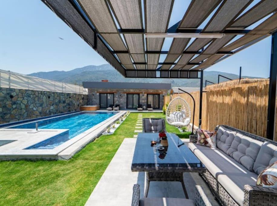 Villa Rose Stone