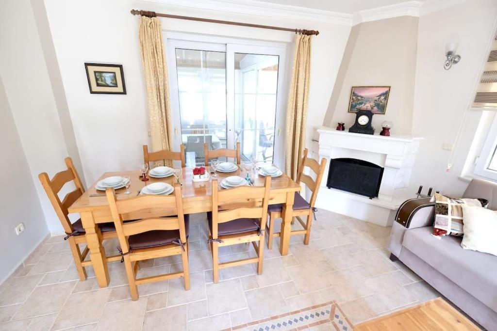 Muestakil Oezel Havuzlu Villa