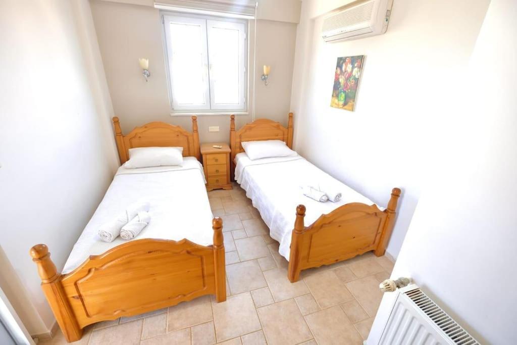 Muestakil Oezel Havuzlu Villa