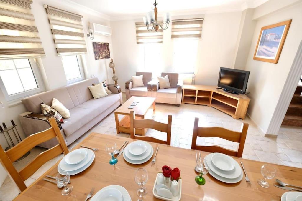 Muestakil Oezel Havuzlu Villa Fethiye