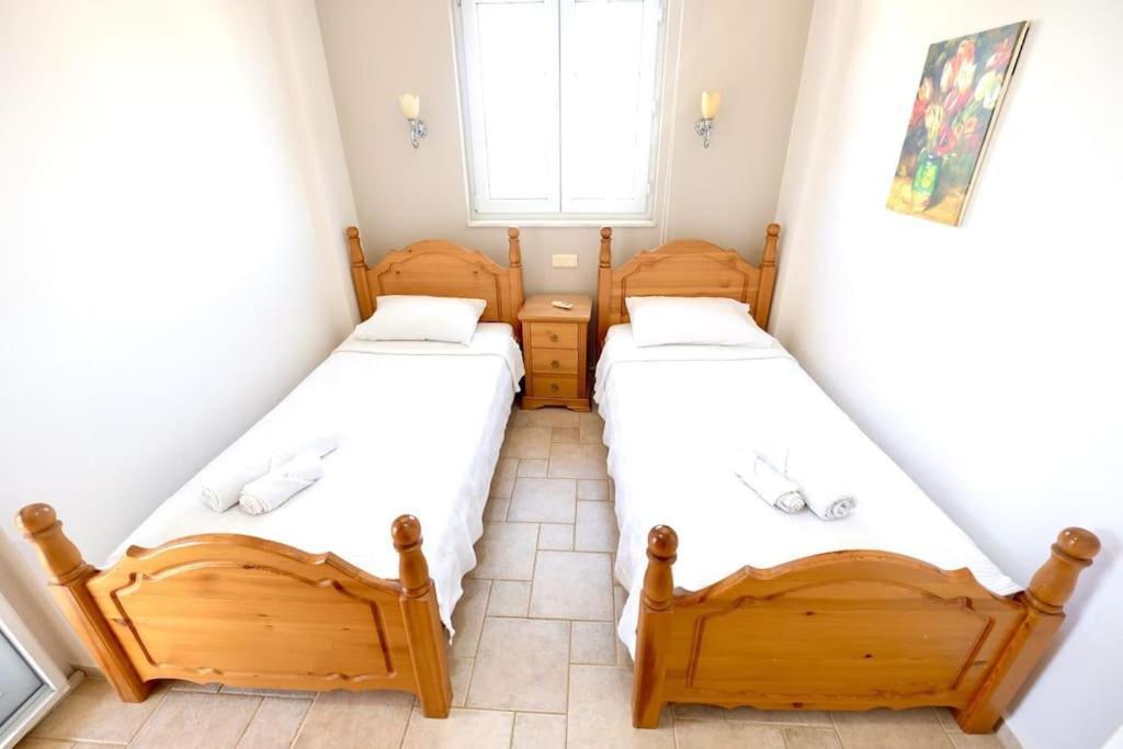 Muestakil Oezel Havuzlu Villa