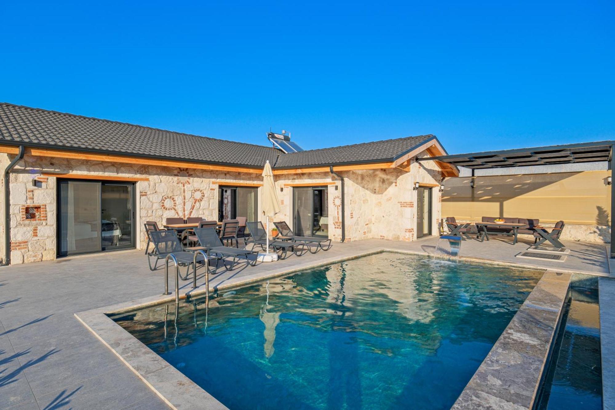 Ader 2 Villa