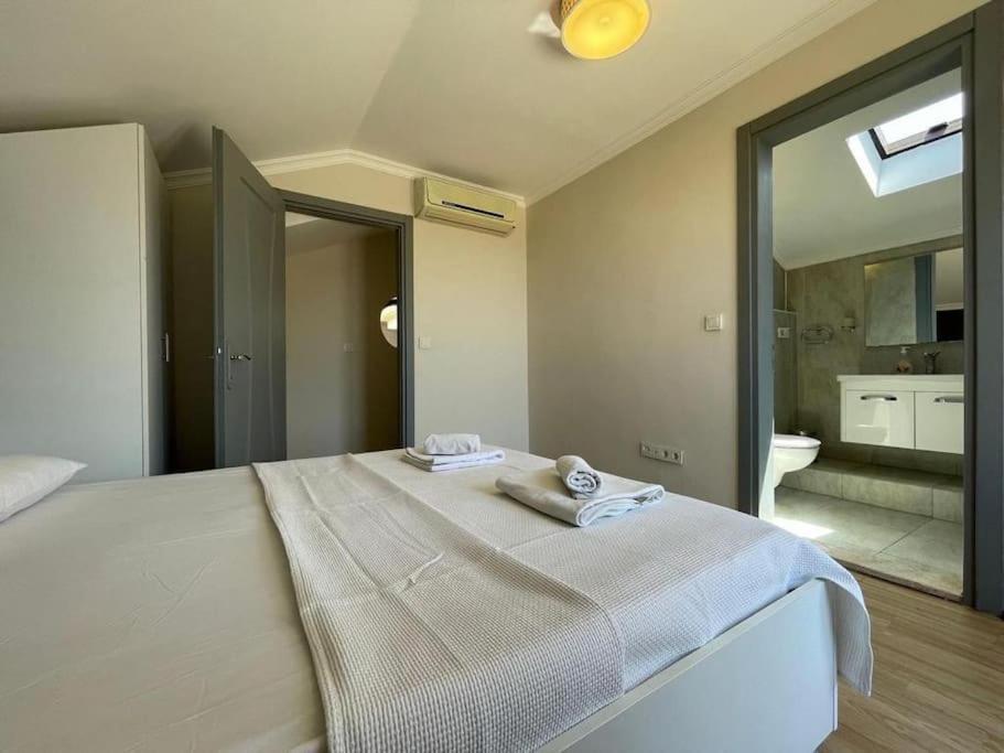 Ela Goecek'te Oezel Havuzlu Luex Villa Fethiye