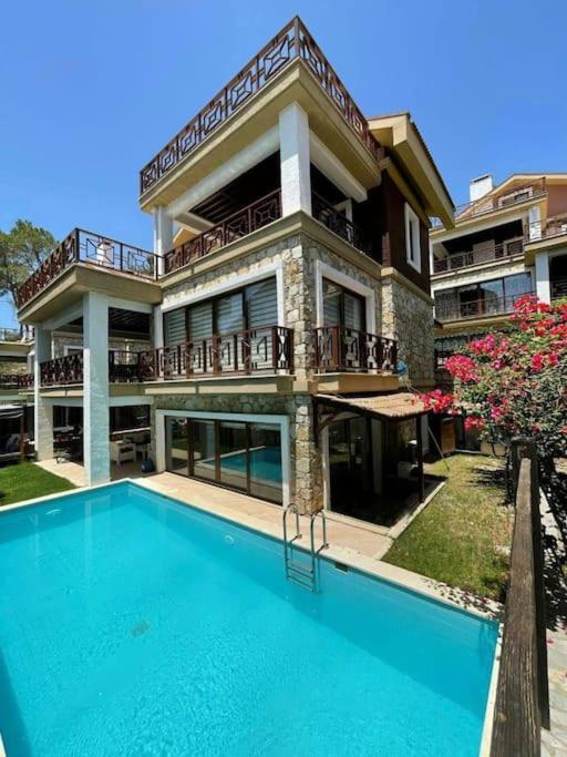 Ela Goecek'te Oezel Havuzlu Luex * Fethiye
