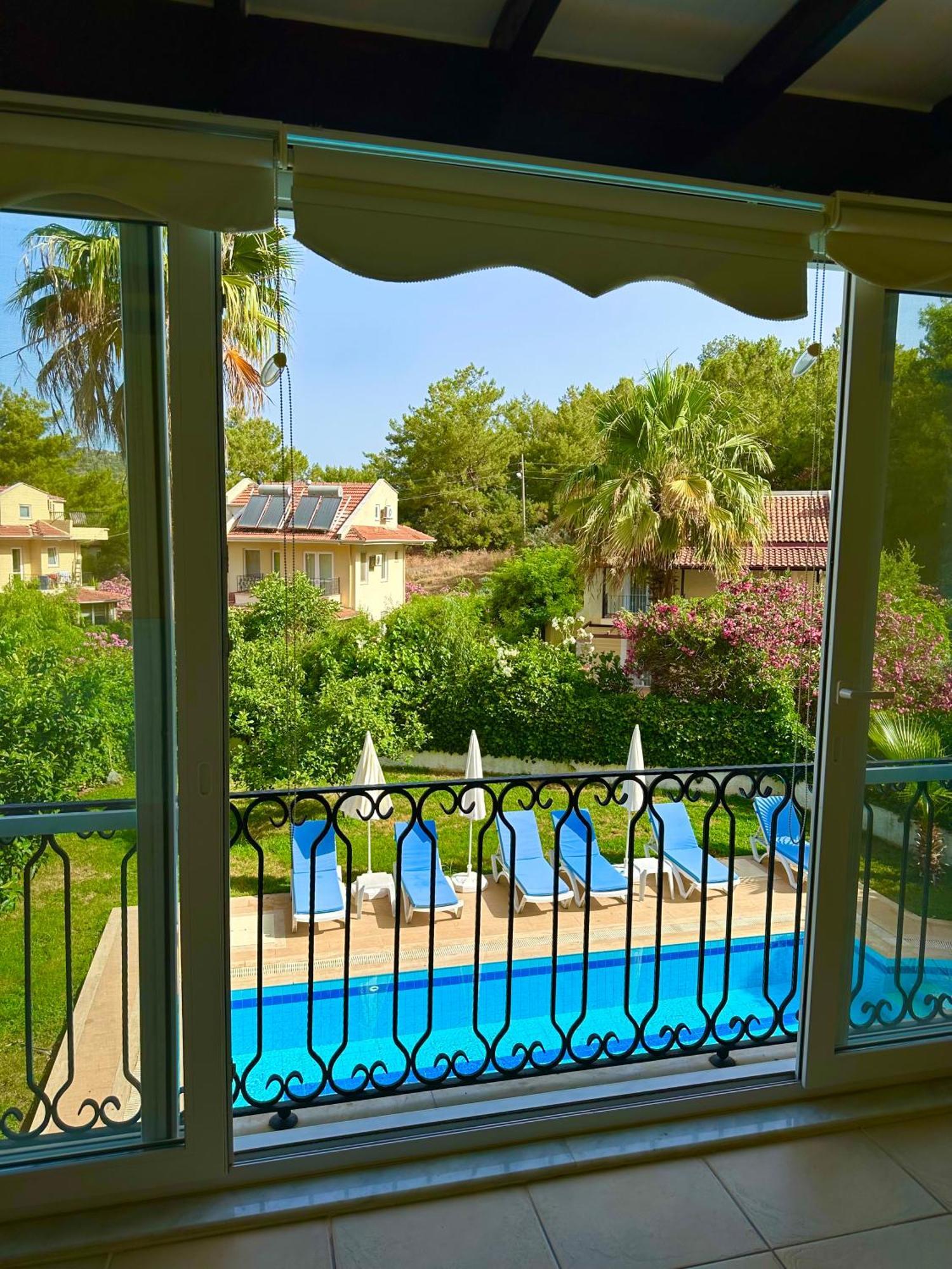 With A Private Pool And Mountain View In A Quiet Area Next To Fores Villa *