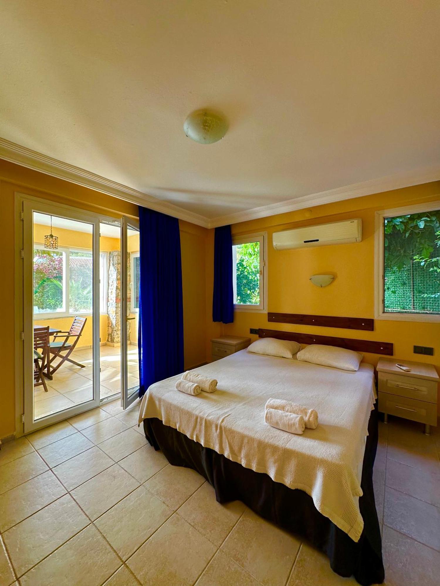 With A Private Pool And Mountain View In A Quiet Area Next To Fores *