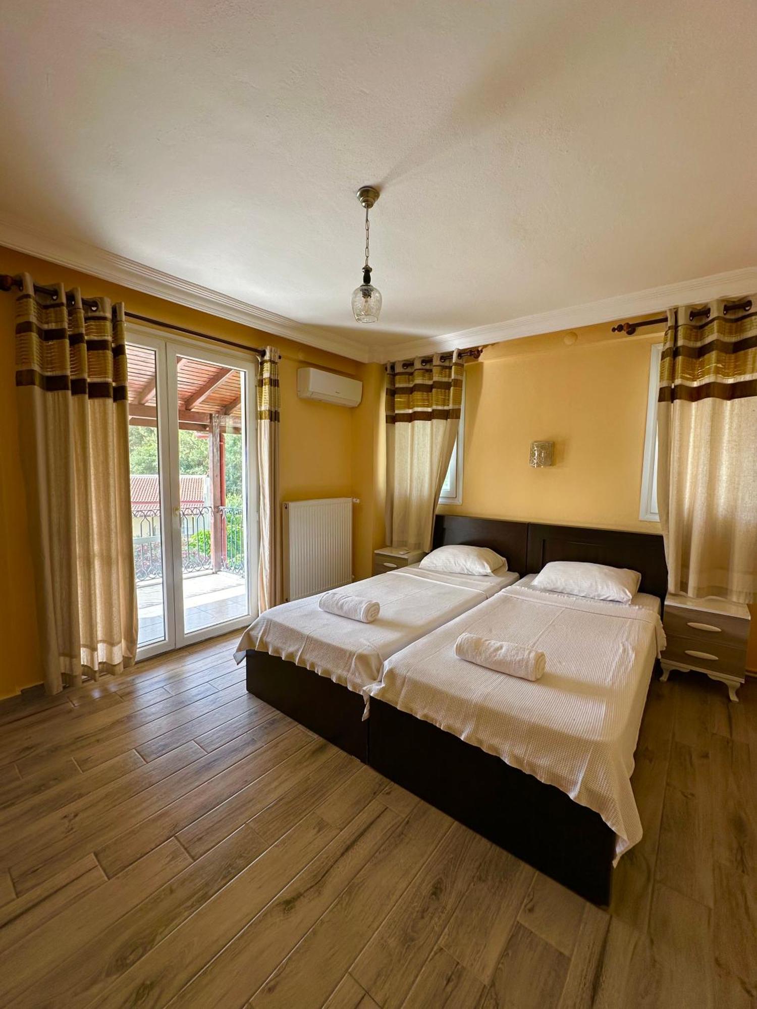 With A Private Pool And Mountain View In A Quiet Area Next To Fores
