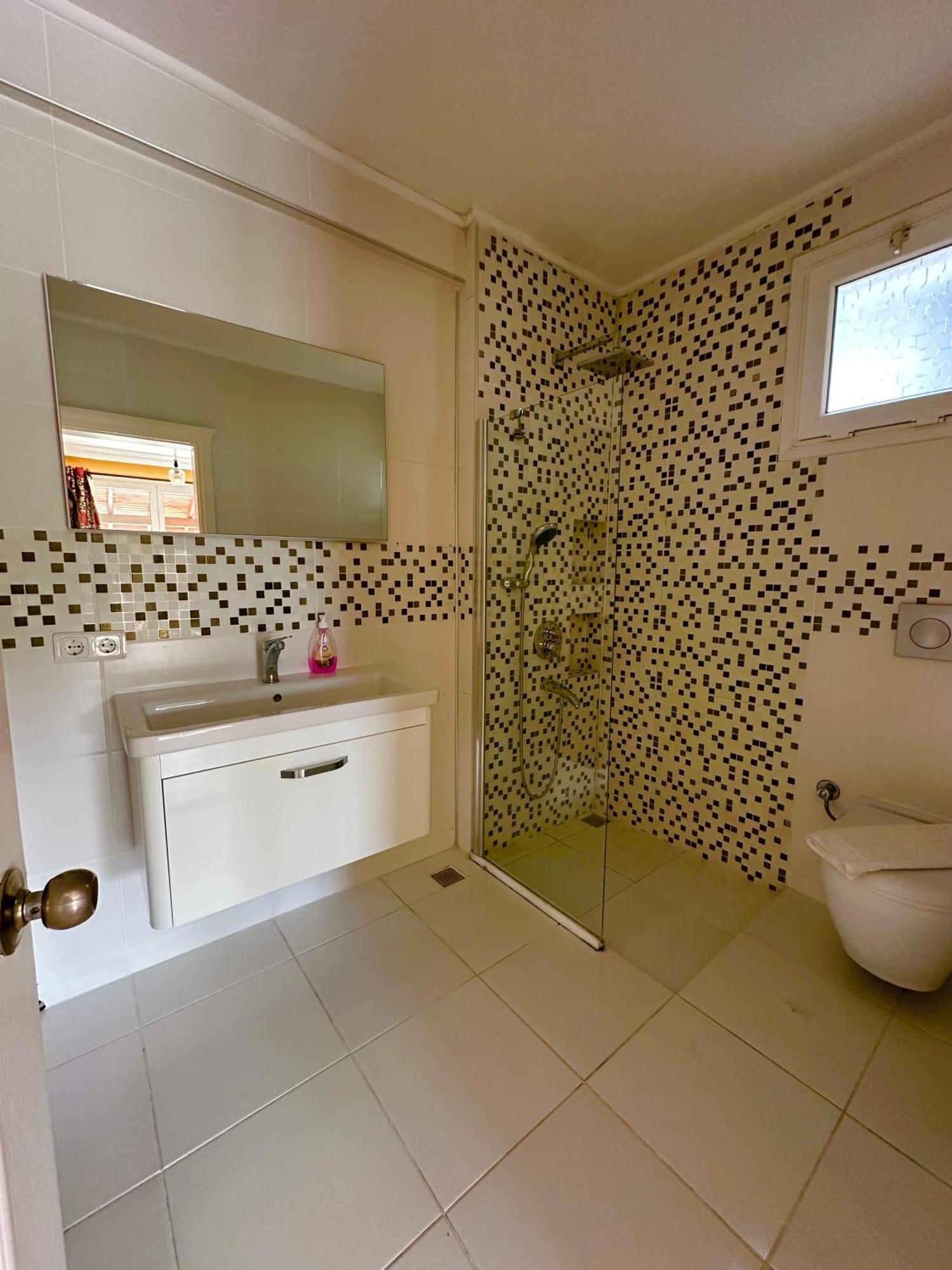 Villa With A Private Pool And Mountain View In A Quiet Area Next To Fores *