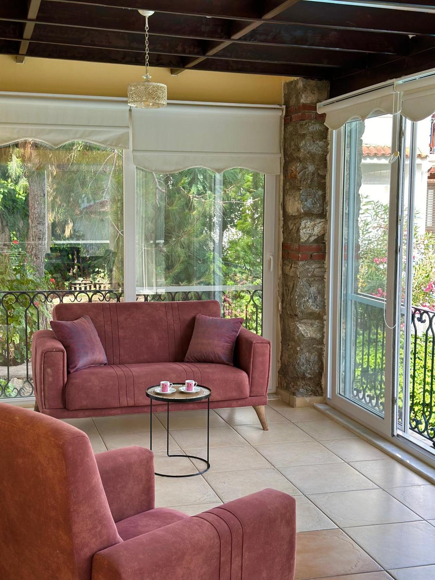 With A Private Pool And Mountain View In A Quiet Area Next To Fores *