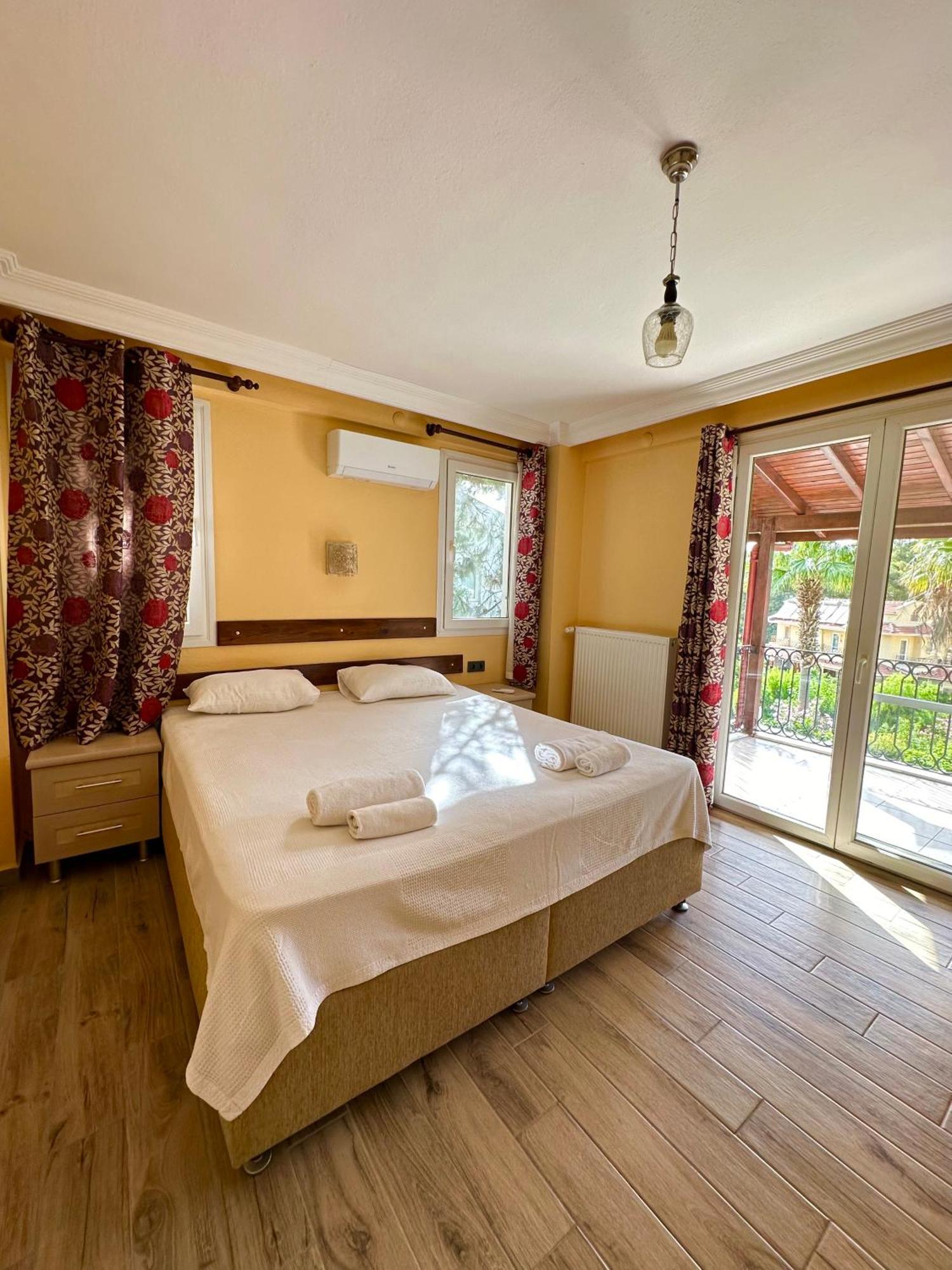 With A Private Pool And Mountain View In A Quiet Area Next To Fores Villa