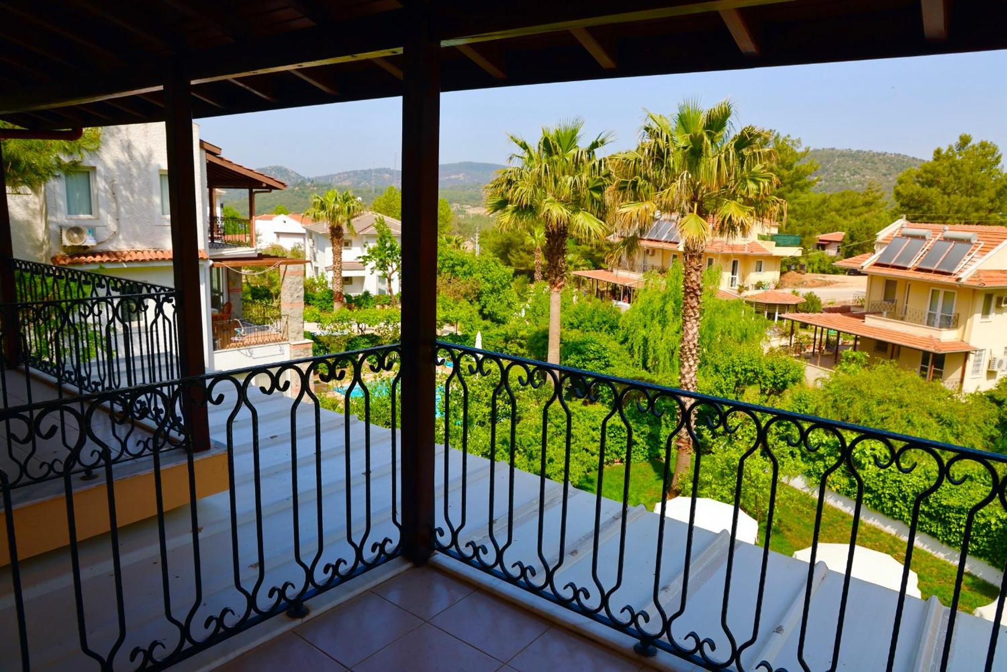 With A Private Pool And Mountain View In A Quiet Area Next To Fores *