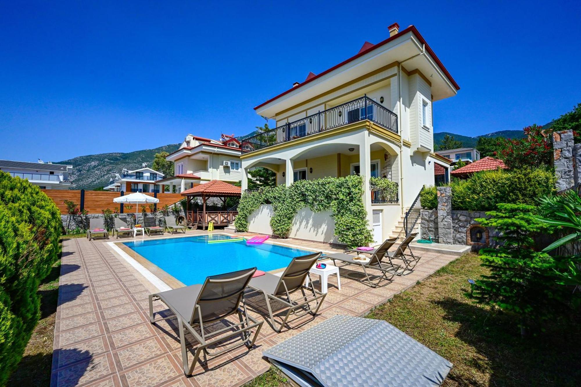 Arokarya Villa *