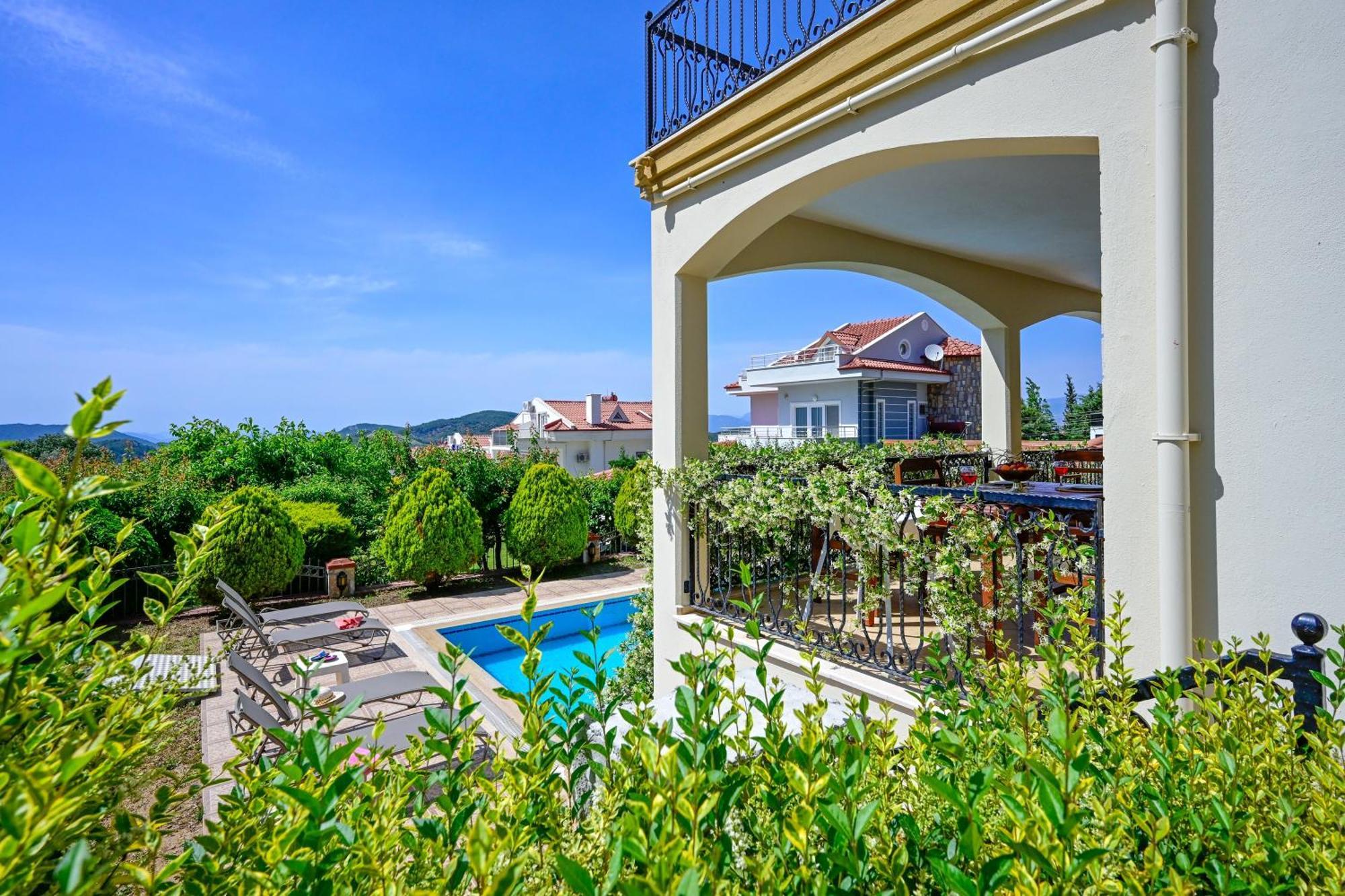 Villa Arokarya *