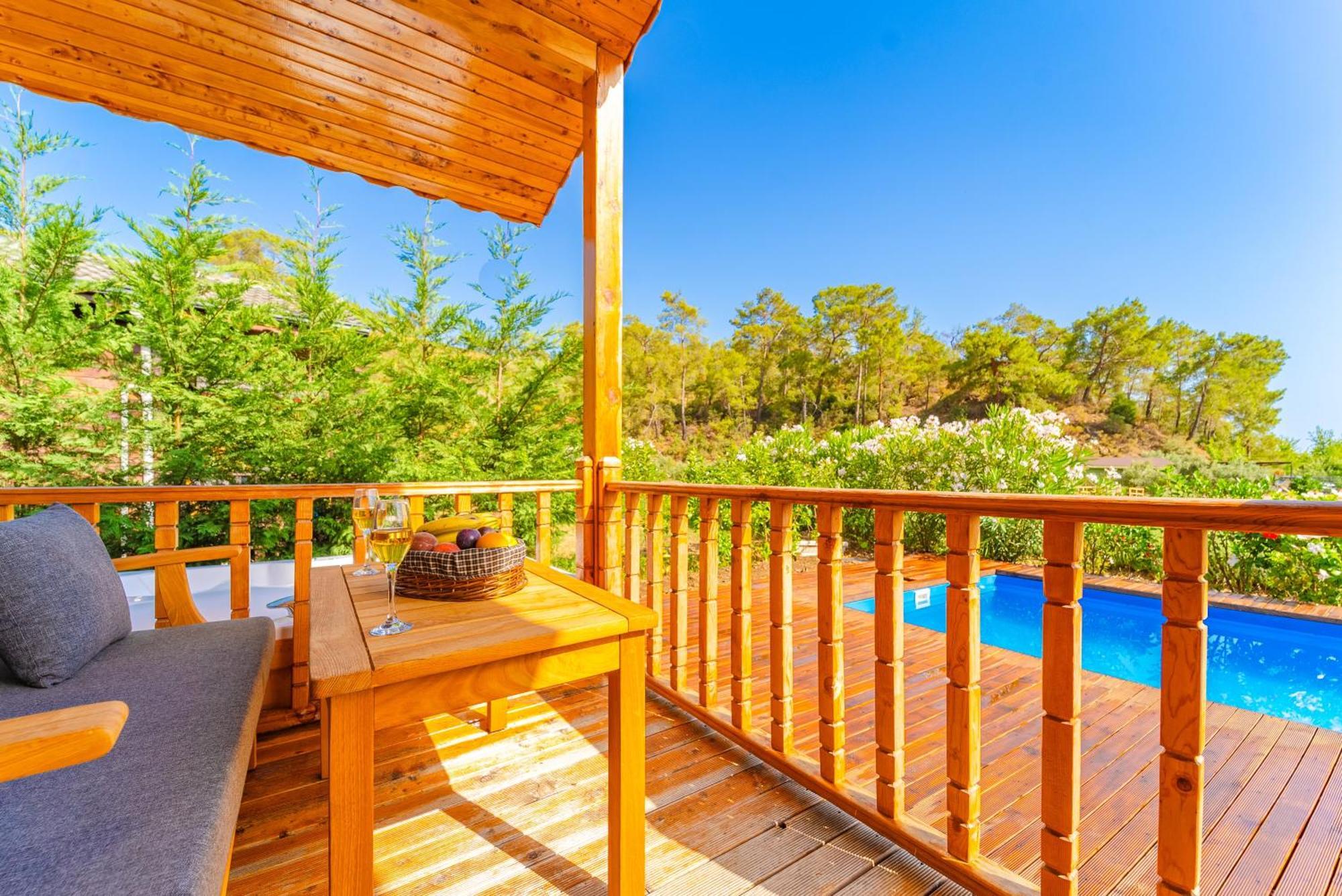 Blue Green Life Bungalow