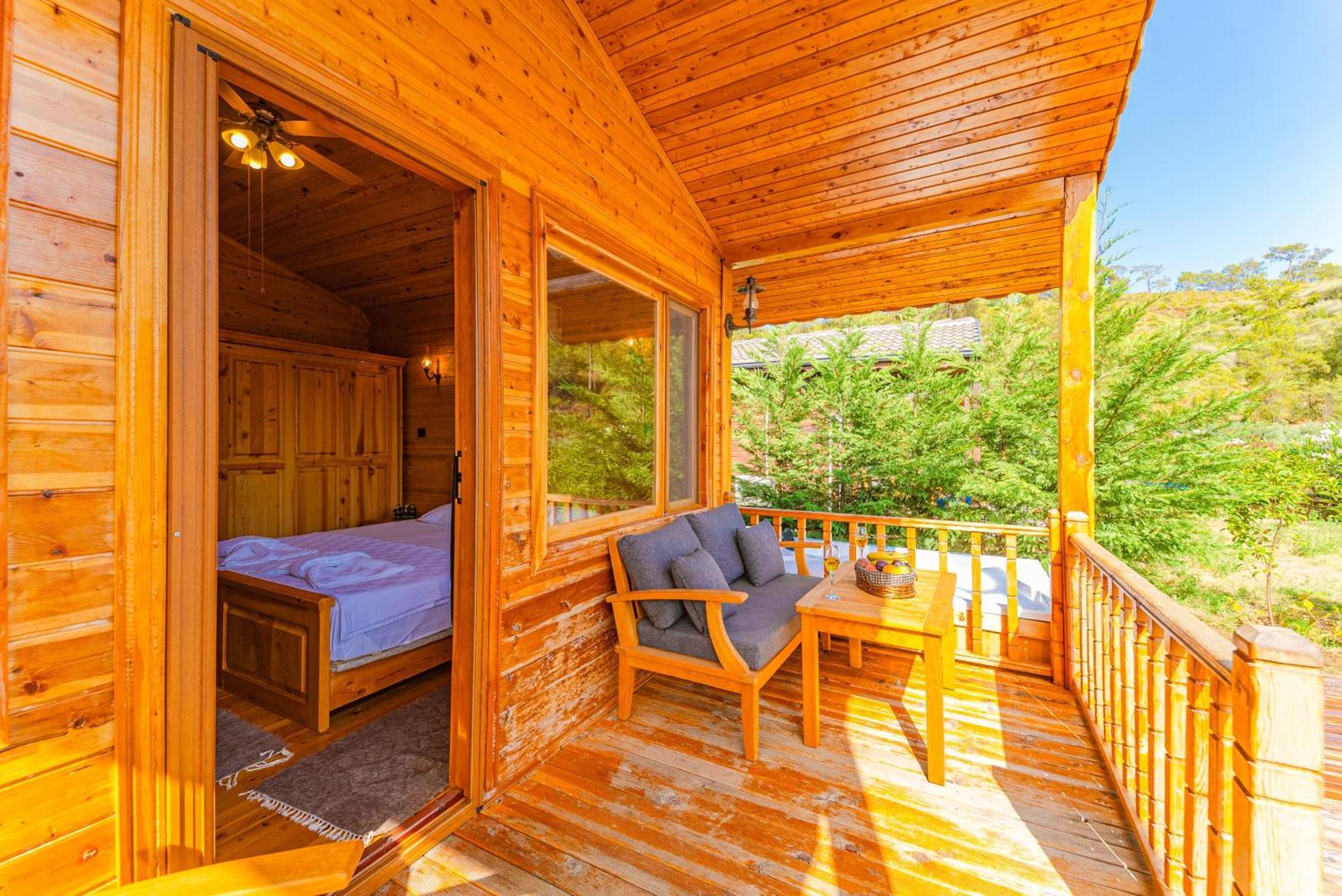 Blue Green Life Bungalow Bed & Breakfast *