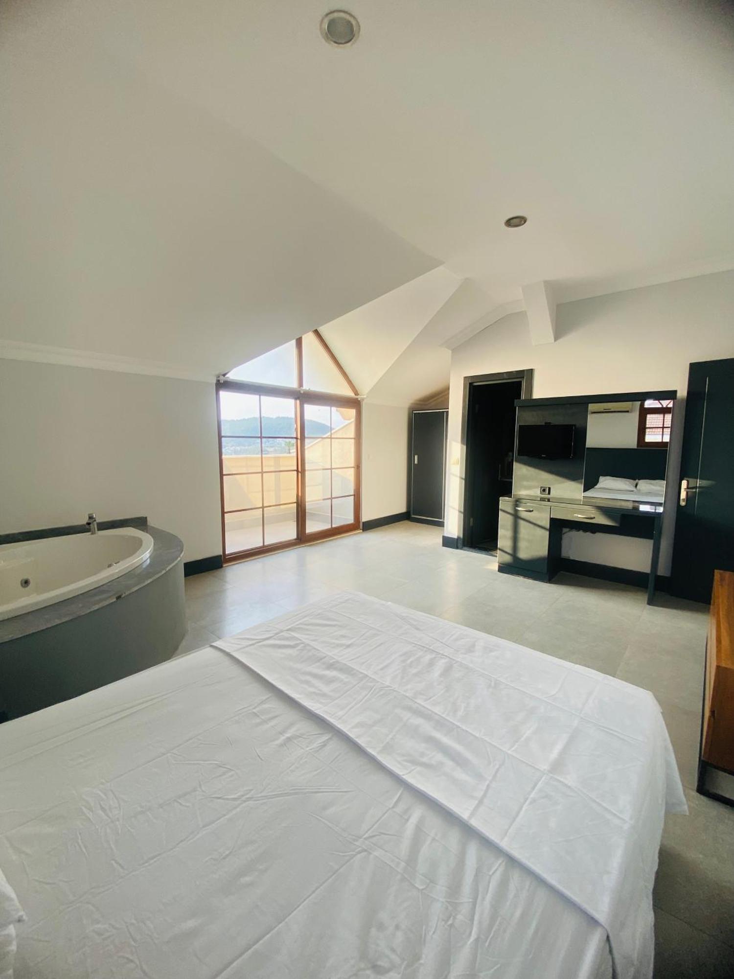 Oeluedeniz Golden Life Hotel *