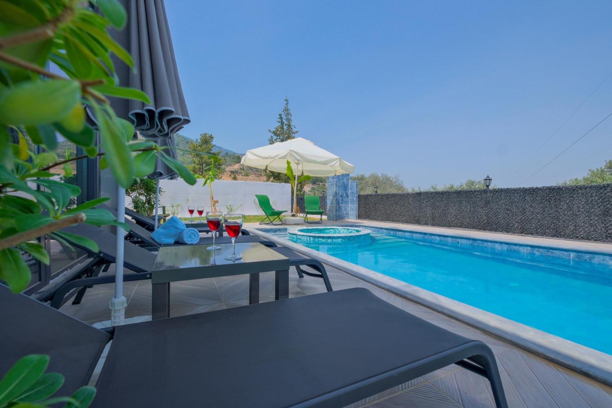 Havuz Jakuzili Luex Villa Fethiye