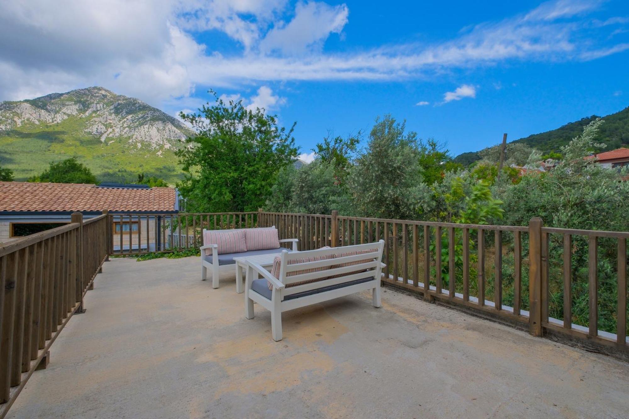 Bed & Breakfast Uezuemlue Evleri *