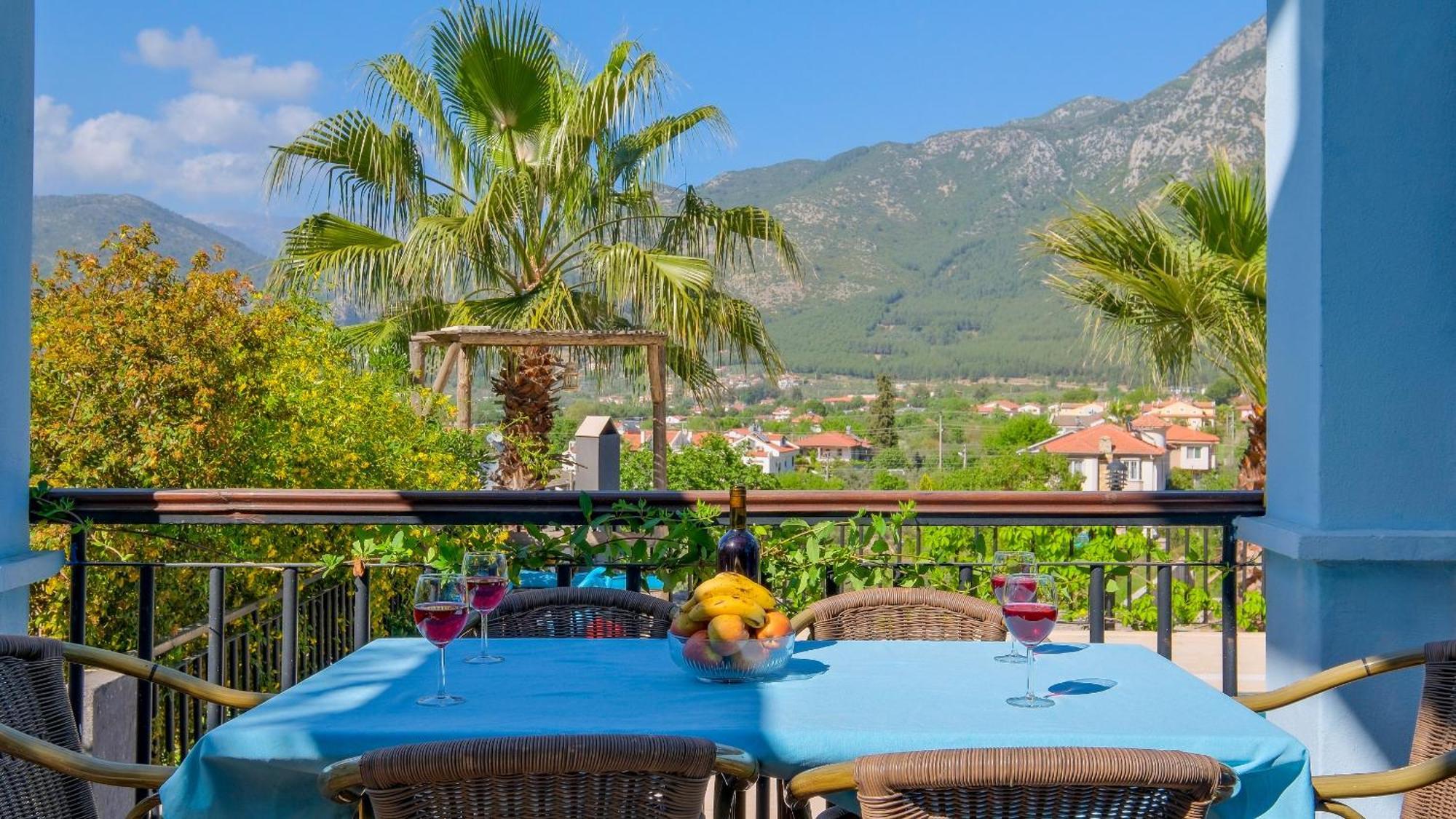 Bed & Breakfast Uezuemlue Evleri