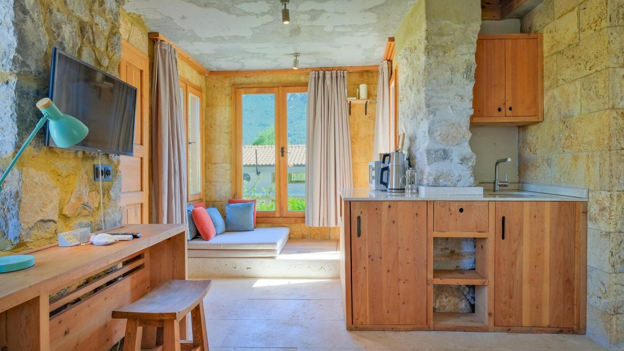 Bed & Breakfast Uezuemlue Evleri