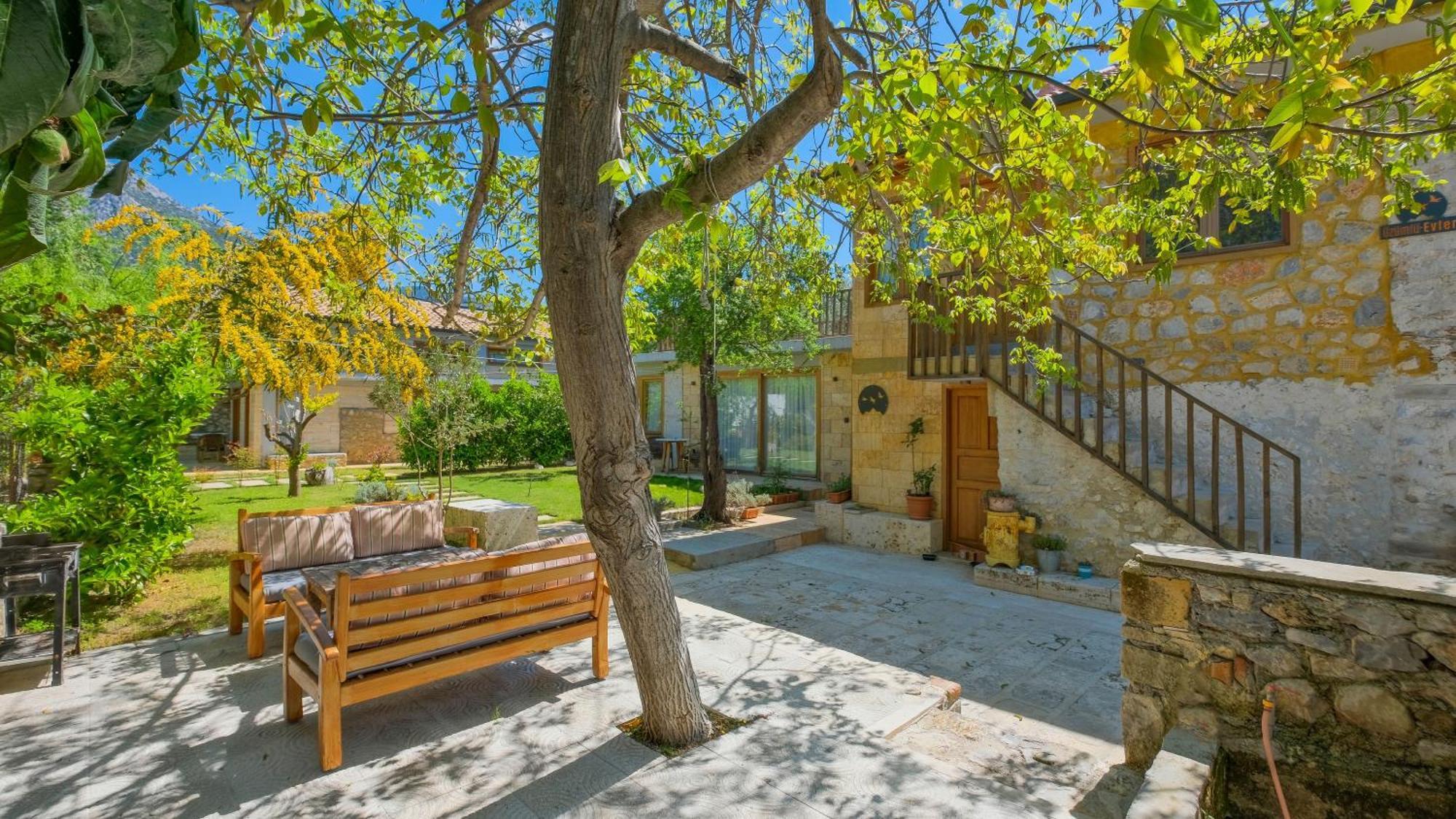 Bed & Breakfast Uezuemlue Evleri *