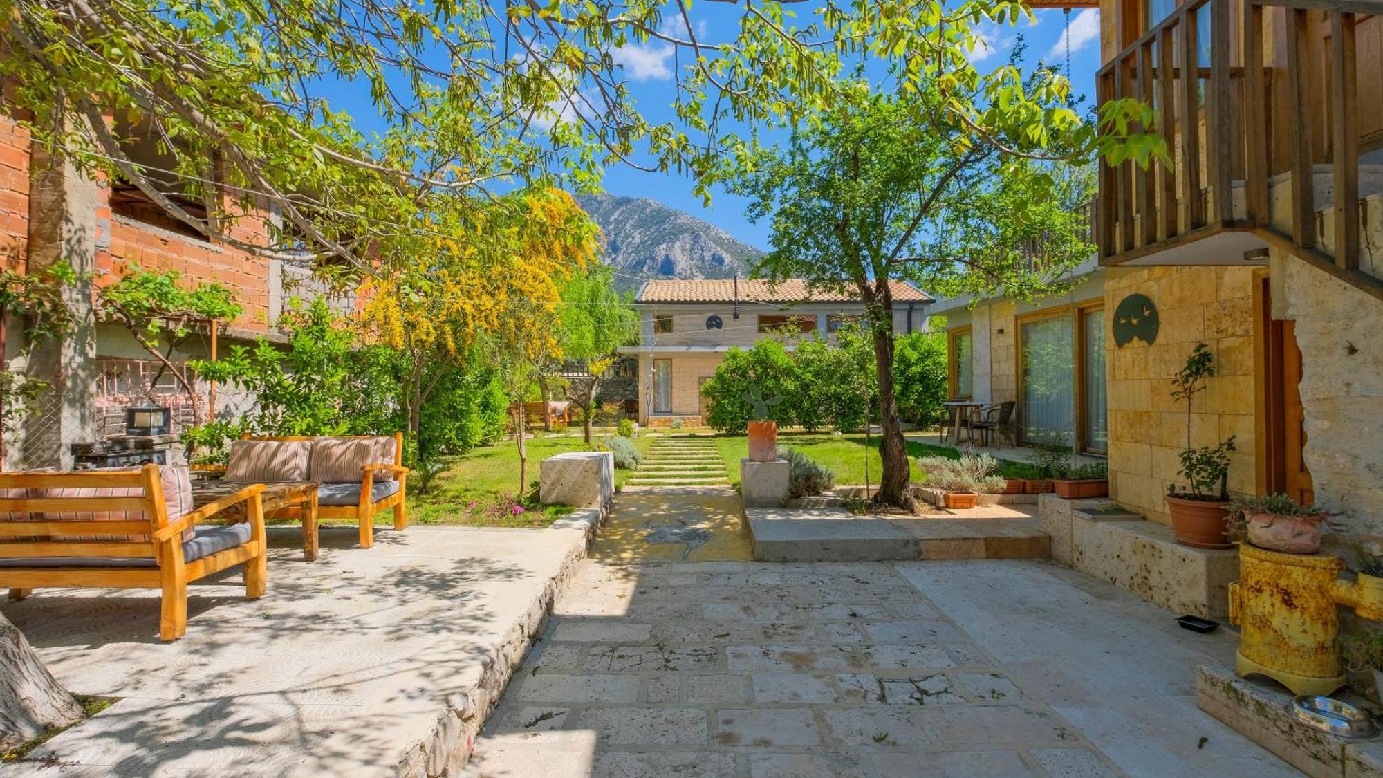 Bed & Breakfast Uezuemlue Evleri Fethiye